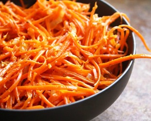 острый морковный салат